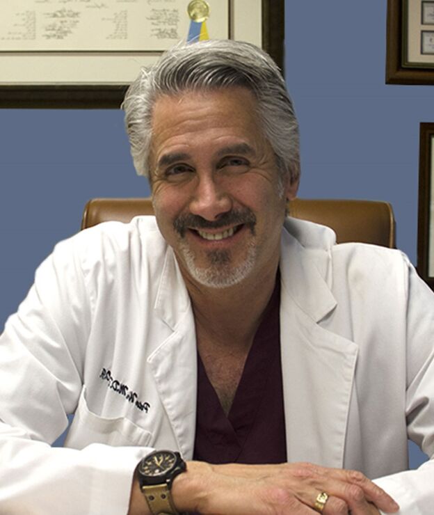 Médico Dermatólogo Raúl Fuentez